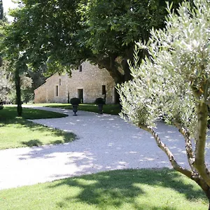 לינה וארוחת בוקר Mas Chateau Blanc, אביניון