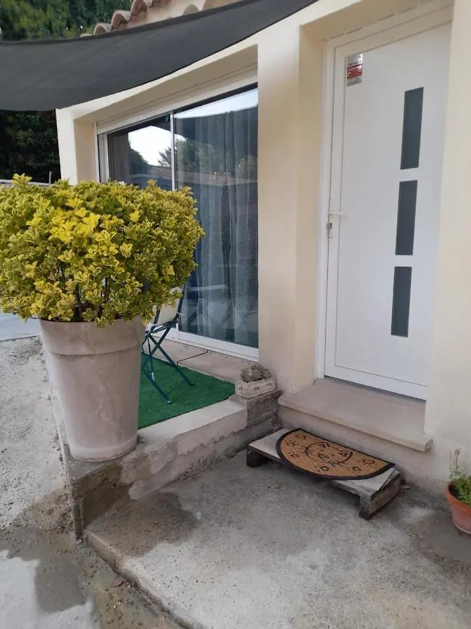 Studio Avec Une Place De Parking Avignon 0*,  France
