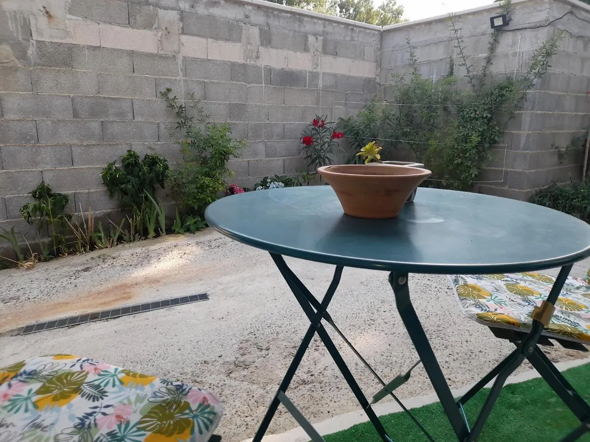 Apartment Studio Avec Une Place De Parking Avignon France